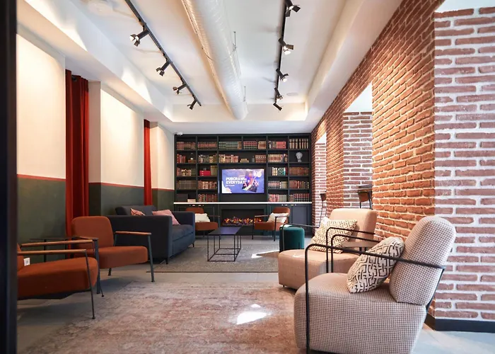 Latroupe Prado Hostel Madrid